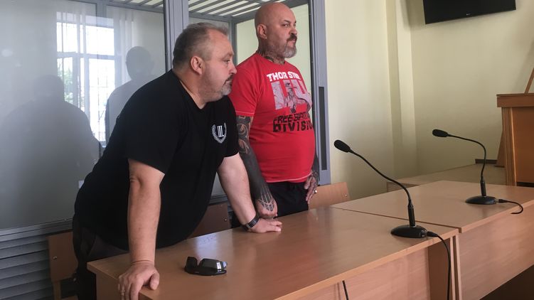 Обвиняемые в вымогательстве Игорь Шамрай (слева) и Владимир Бржезинский, источник фото: