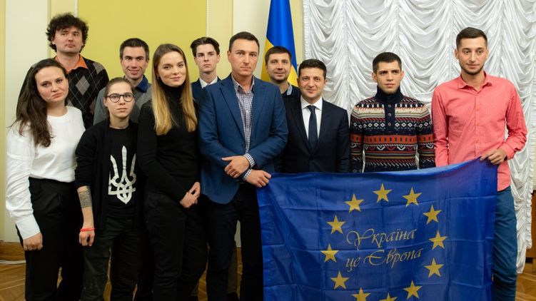 На встречу с Зе пришло около полутора десятка студентов, избитых