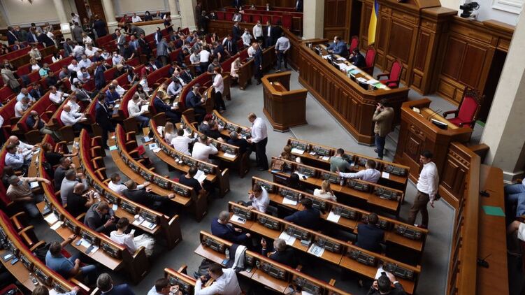 Верховная Рада приняла окончательно закон об олигархах. Фото