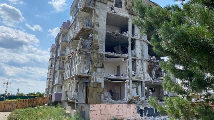 Разрушенный после боев дом в Буче. Фото