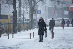 Зростання податків та виплат, нові правила бронювання, масова "медкомісія". Що зміниться в Україні з 1 січня