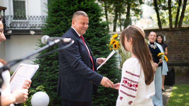 Валерий Залужный снова оказался в центре политического внимания. Фото: facebook.com/ukraine.in.uk