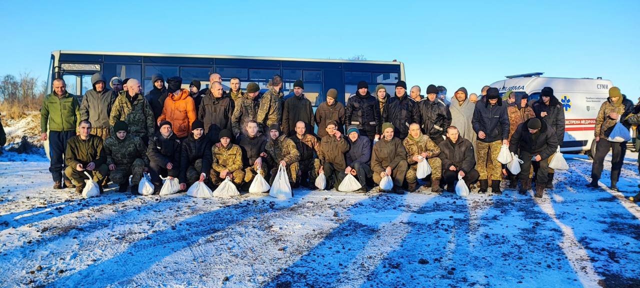 Украина провела обмен пленными и вернула домой 50 человек