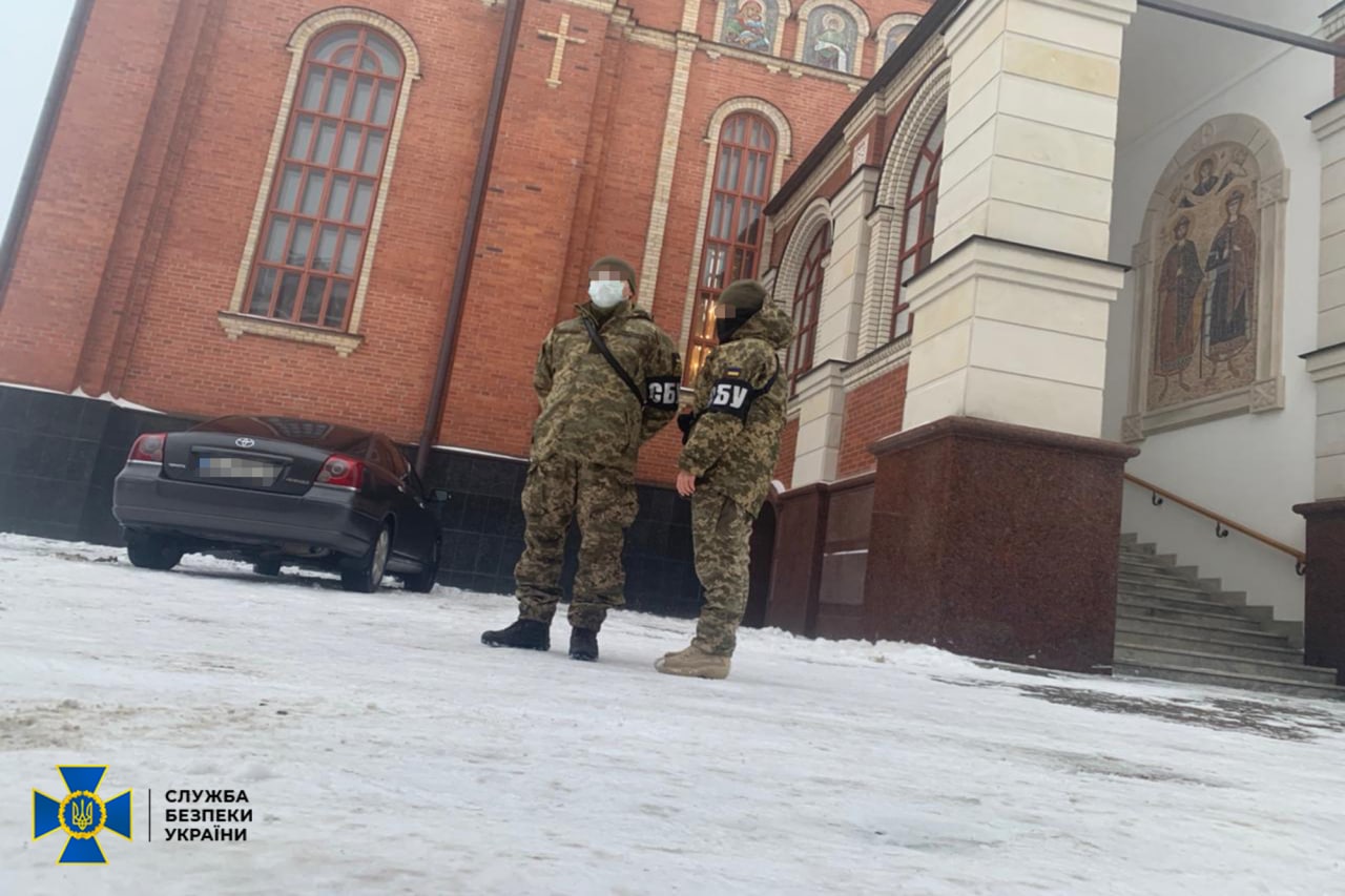СБУ пришла с обыском в Свято-Покровский кафедральный собор Борисполя