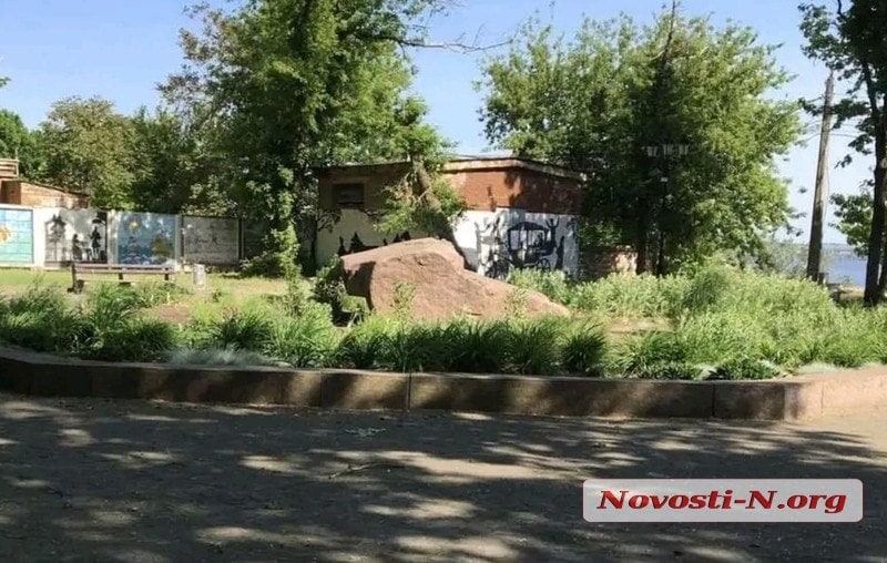 Опустевший постамент
