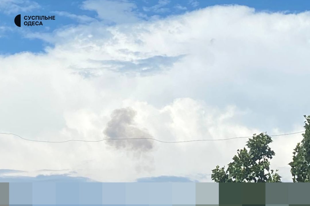 Небо над Одессой после взрыва в городе
