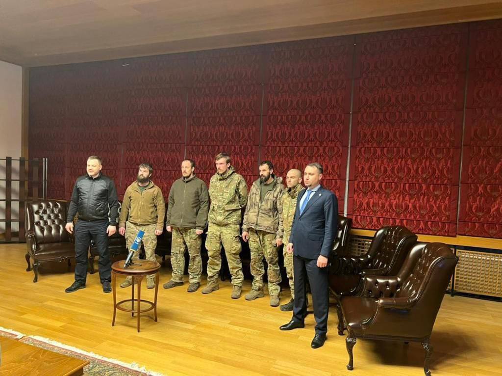 командиры Азова Редис и Калина, а также командир морпехов Волына