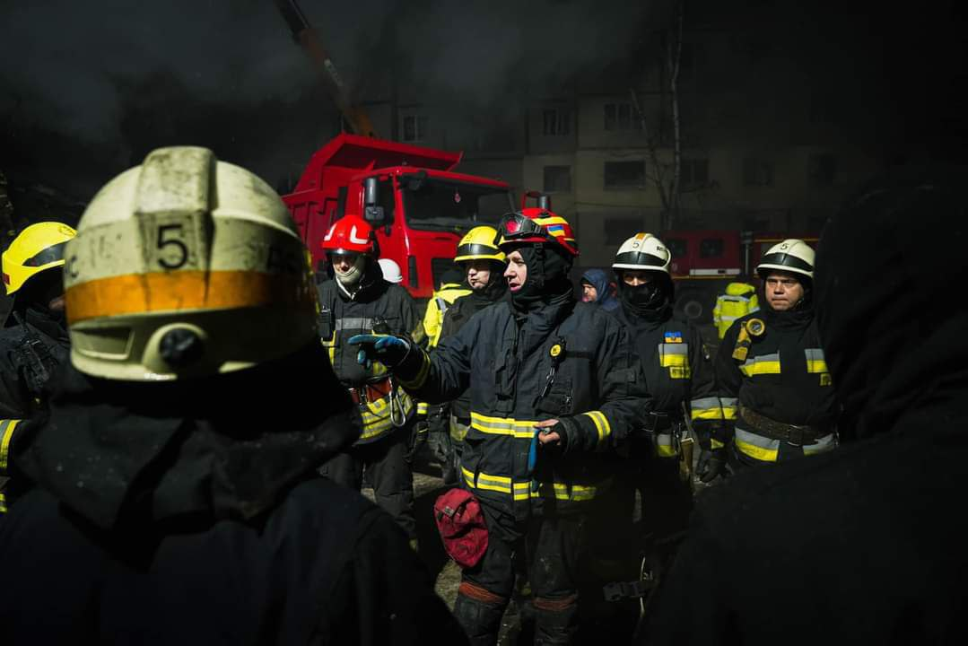 фото разбора завалов многоэтажки в Днепре