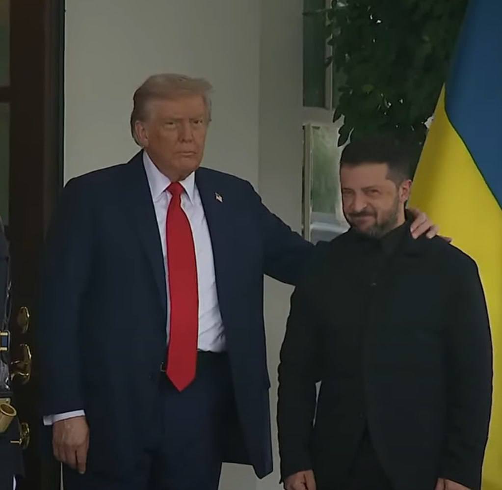 Президенти України та США не стали відповідати на запитання журналістів і пішли на переговори до Овального кабінету.