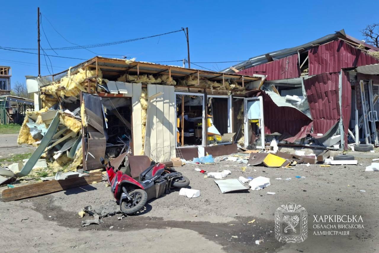 Фото (3) наслідків ракетного удару по Мерефі. Джерело – Харківська ОВА