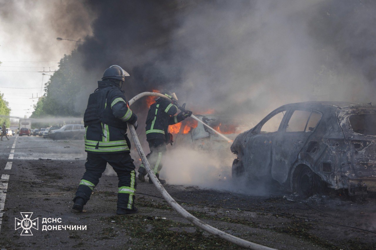 Фото (4) наслідків удару РФ по Краматорську. Джерело &ndash; ДСНС