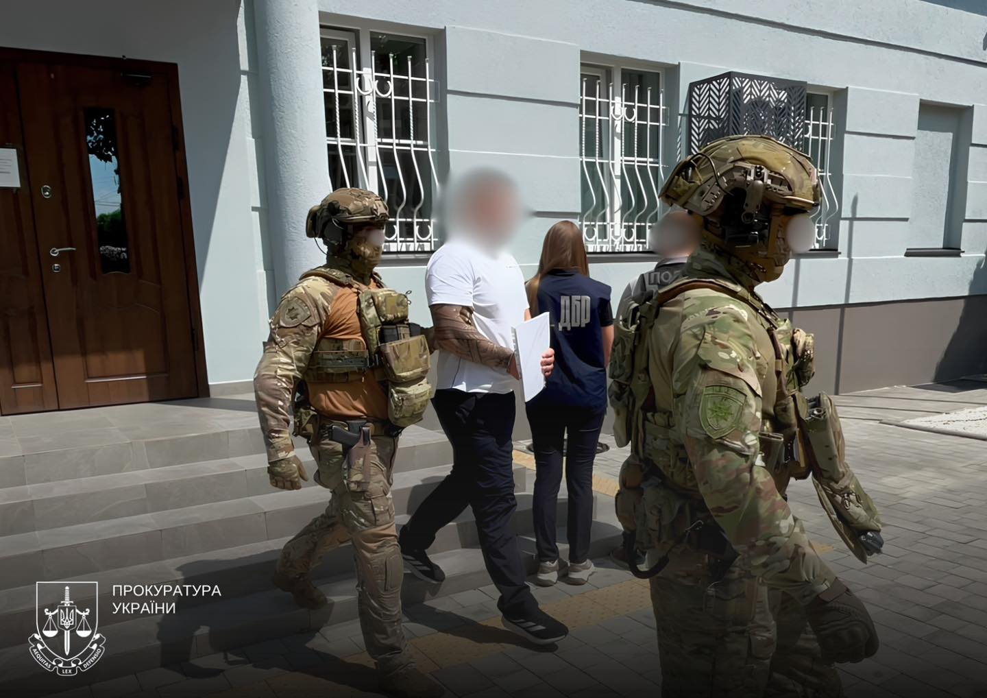 Фото задержания служащего Ужгородского ТЦК. Источник – Прокуратура Украины